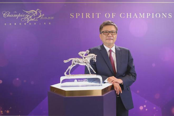 驹戴眼罩夺魁家族曾养香港马王long8唯一网站王经纬赛(图2)