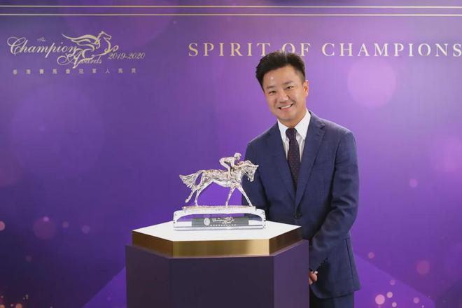 驹戴眼罩夺魁家族曾养香港马王long8唯一网站王经纬赛(图4)