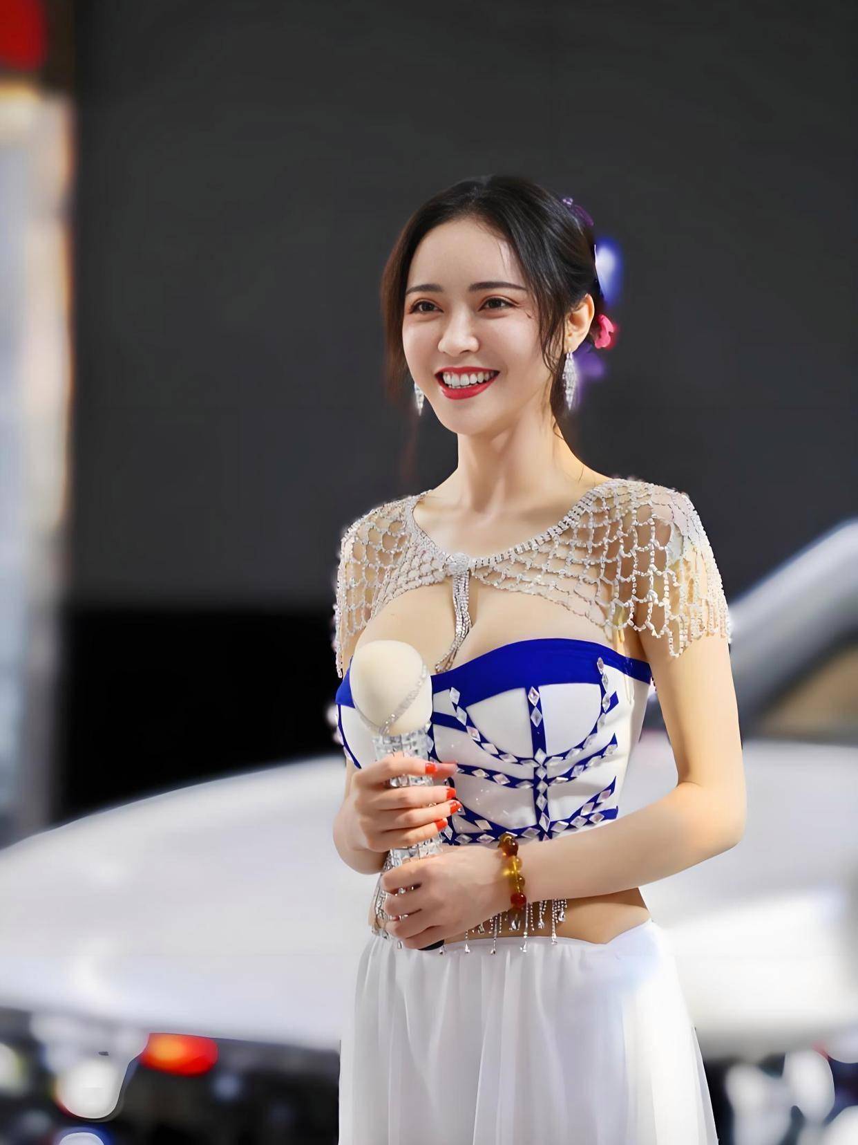 魔鬼身材不愧是模特出身！潘春春最惊艳的3部电影这(图7)